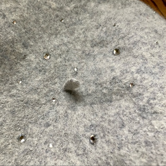 NWT - Light Gray Crystal Beret ✨ - Picture 7 of 8